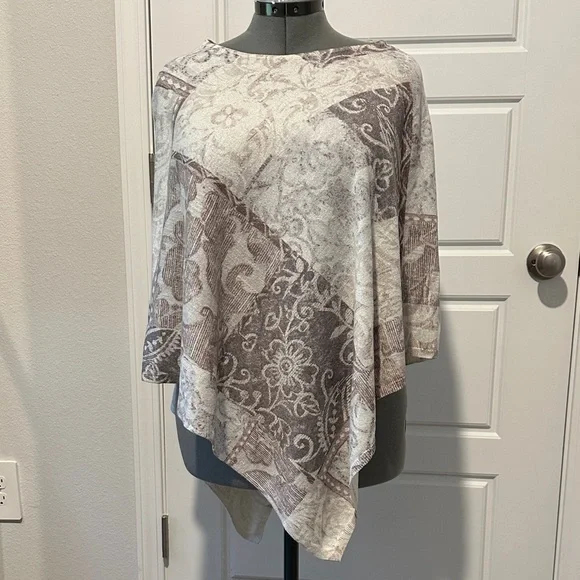 Chico’s Elegant Floral Pattern Poncho - Picture 1 of 4